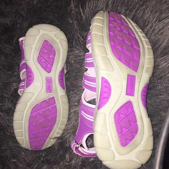 Kids Khombu® Kids Cheeky Sandals - Picture 4 of 4